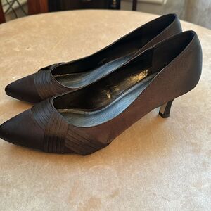 Sz 40 9.5 STEFANI Classic Satin Granny Heels Ruched Satin Formal Evening Shoes
